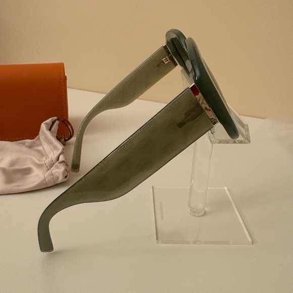 Tory Burch Sunglasses - Picture 4 of 7